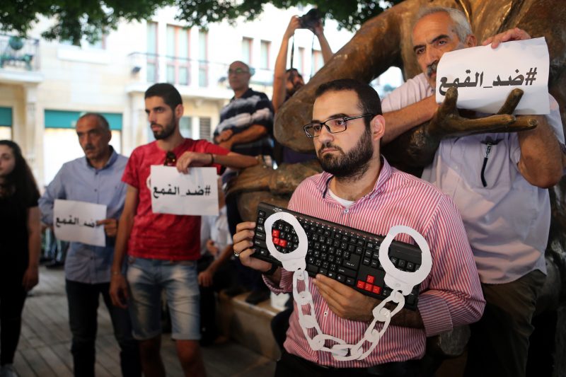 مظاهرة بتاريخ 24 تموز/يوليو ضد الاعتقالات لناشطي وسائل التواصل الاجتماعي في لبنان. تصوير حسن شعبان، مستخدمة بإذن.